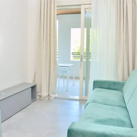 Modern Beachfront Flat In A With Pool *