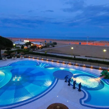 Modern Beachfront Flat In A With Pool *