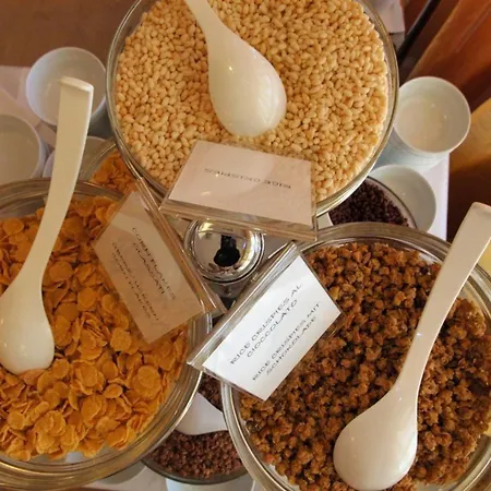 아파트 Modern Beachfront Flat In A With Pool 비비오네