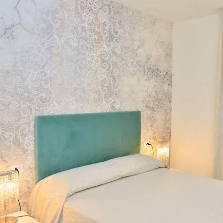 Apartamento Modern Beachfront Flat In A With Pool
