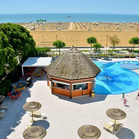 Modern Beachfront Flat In A With Pool *