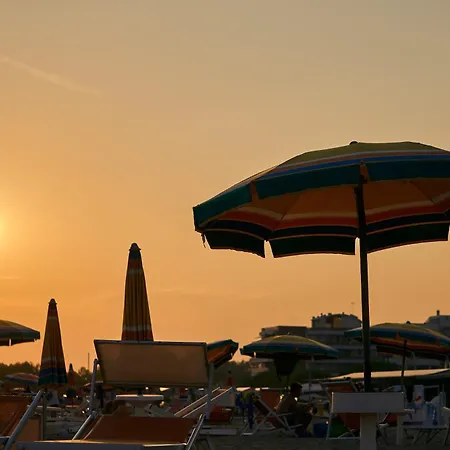 Modern Beachfront Flat In A With Pool Apartamento Bibione