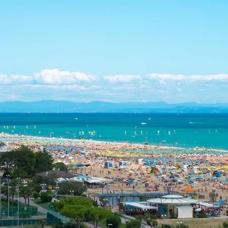 Modern Beachfront Flat In A With Pool Bibione