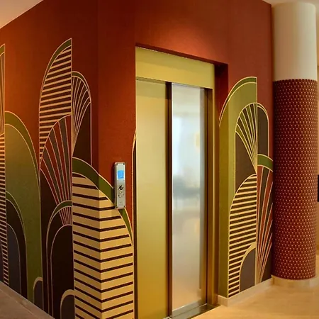 Modern Beachfront Flat In A With Pool Apartamento *