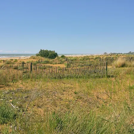 Daire Modern Beachfront Flat In A With Pool