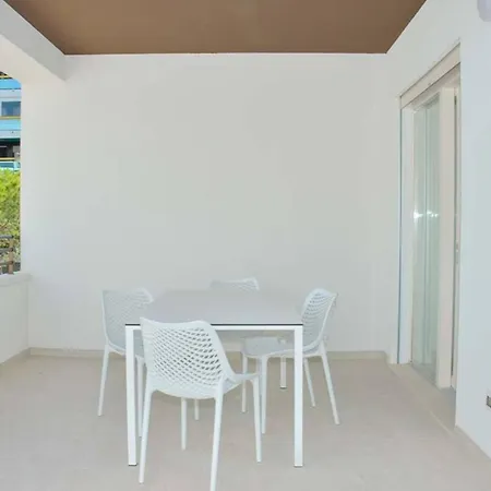 Modern Beachfront Flat In A With Pool Apartamento Bibione