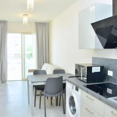 Modern Beachfront Flat In A With Pool Bibione
