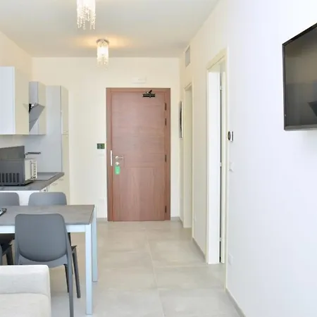 Modern Beachfront Flat In A With Pool Apartamento *