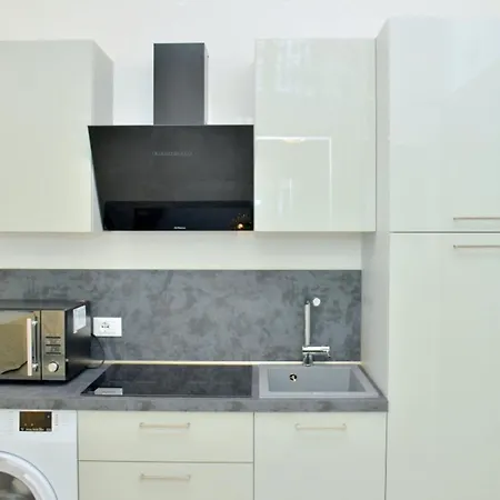 Apartamento Modern Beachfront Flat In A With Pool Bibione