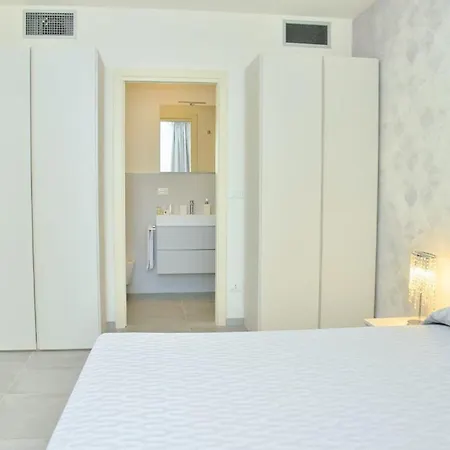 Apartamento Modern Beachfront Flat In A With Pool Bibione