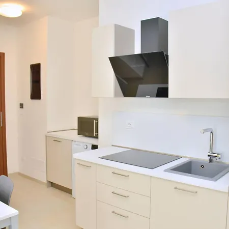 Apartamento Modern Beachfront Flat In A With Pool