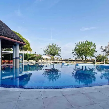 Apartamento Modern Beachfront Flat In A With Pool *