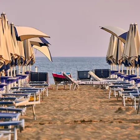 Modern Beachfront Flat In A With Pool Apartamento Bibione