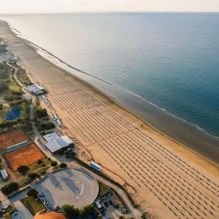 Apartamento Modern Beachfront Flat In A With Pool *