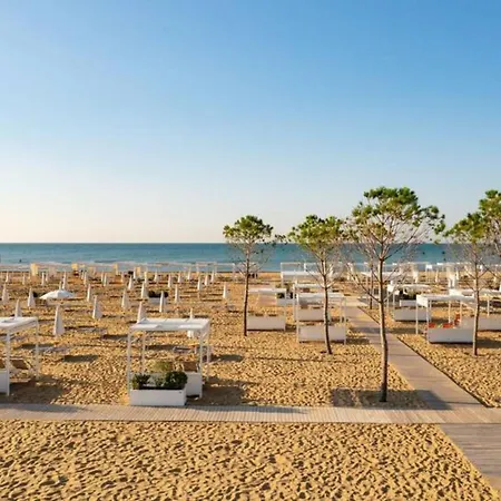 Modern Beachfront Flat In A With Pool * Bibione