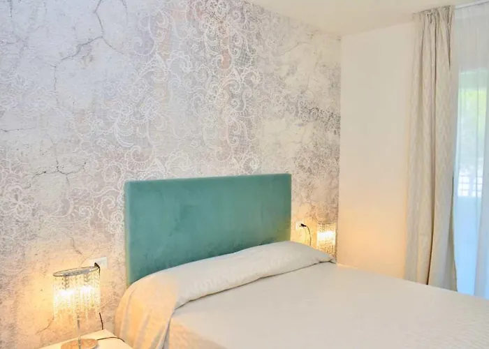 Apartman Modern Beachfront Flat In A With Pool