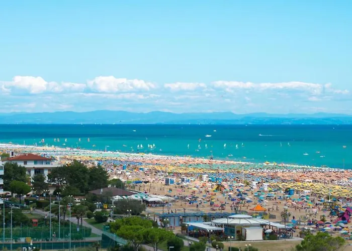 Modern Beachfront Flat In A With Pool Bibione