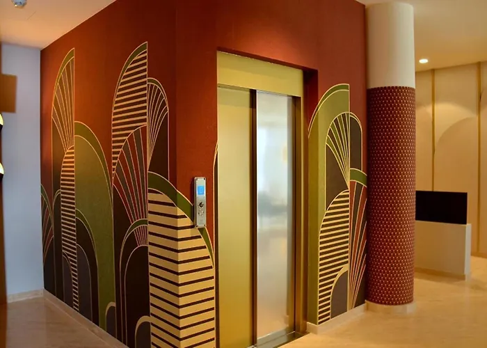 Modern Beachfront Flat In A With Pool Apartman *